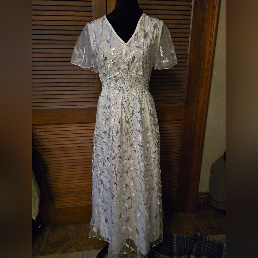 Simplee S Sequin Floral Embroidered Short Sleeve Dress